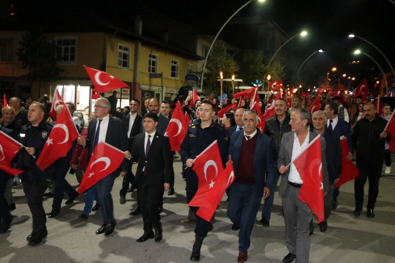 Cumhuriyetimizin 100. Yılı Kutlamaları Düzenlenen Fener Alayı ile Devam Etti.